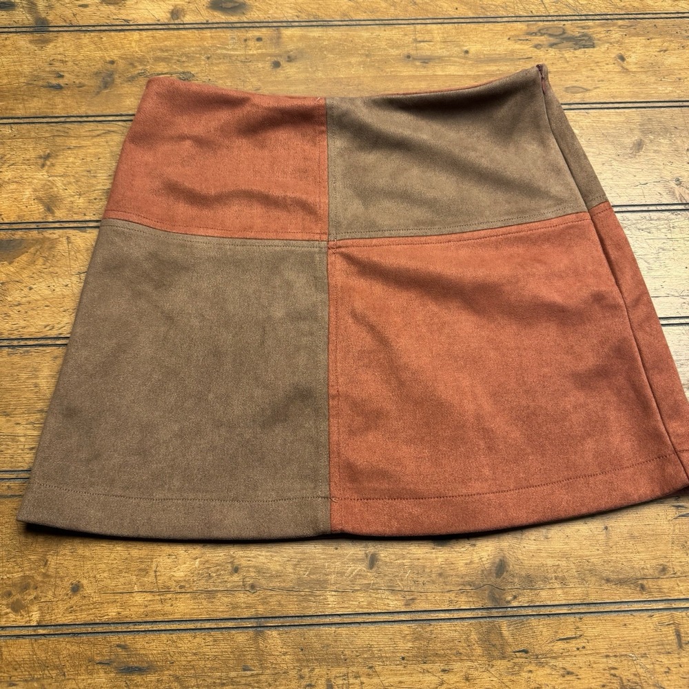 HYFVE Women's Faux Suede Mini Skirt Size Small‎